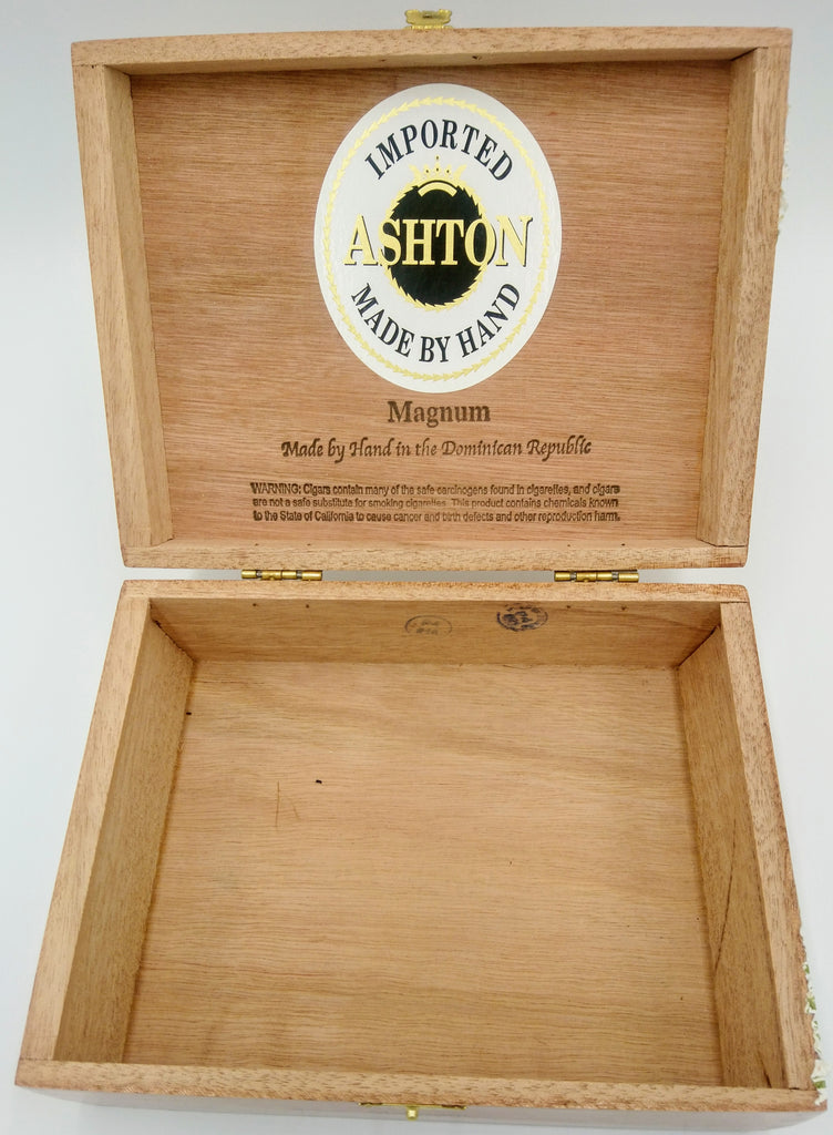 AUGUST HARE TOBACCO LEATHER CIGAR BOX GIFT SET